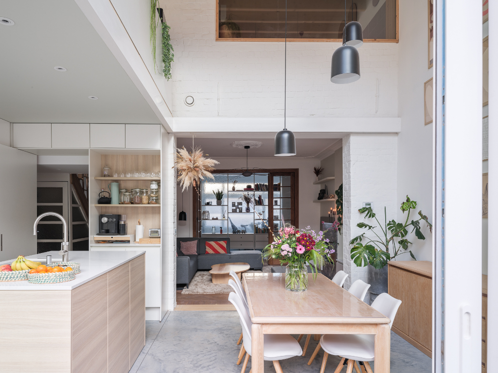 Prachtig gerenoveerde (Volt Architecten) interbellumwoning met vier slaapkamers, twee badkamers en zonnige stadstuin nabij de Bijloke. - foto 4