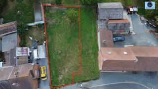 RUSTIG GELEGEN GROND VOOR HOB TE VIANE ( LOT 2)Vraagprijs : 135.000 EURO.Deze grond is gelegen in het landelijke Viane kort bij alle voorzieningenHet...