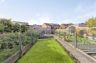 Welcome to this spacious and characterful home located at Oudestraat 36 in Ronse. With a living area of 137 m² and a plot of 206 m², this property offers plenty of living space and plenty of possibilities for a family or investment. The house has 2 bedrooms and a neat bathroom.On the first floor you will find a spacious, open sitting area that seamlessly connects to the kitchen. The kitchen looks modern and functional with wooden accents, practical built-in cabinets and a built-in oven and hob. On the boven floor you will find two comfortable bedrooms, the a spacious attic storage can also be used as an additional bedroom.The property includes a low maintenance garden The backyard offers privacy and space to relax, play or enjoy a sunny afternoon. Central location with easy access to amenities in Ronse.This home offers great potential and represents an excellent opportunity for those looking for an affordable, spacious family home in Ronse or an investment property. Interested? Schedule a viewing soon and be surprised by the possibilities.