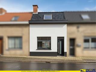 KNUSSE STARTERSWONING met POTENTIEEL, gelegen in Moen, op een RUSTIGE GROENE LIGGING aan het Milleniumpark en het kanaal Bossuit–Kortrijk. Deze...