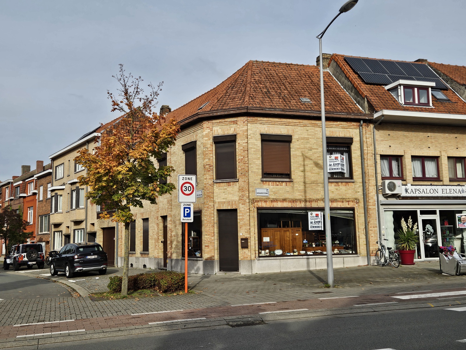 Ruime hoekwoning met grote garage/werkplaats ! - foto 3