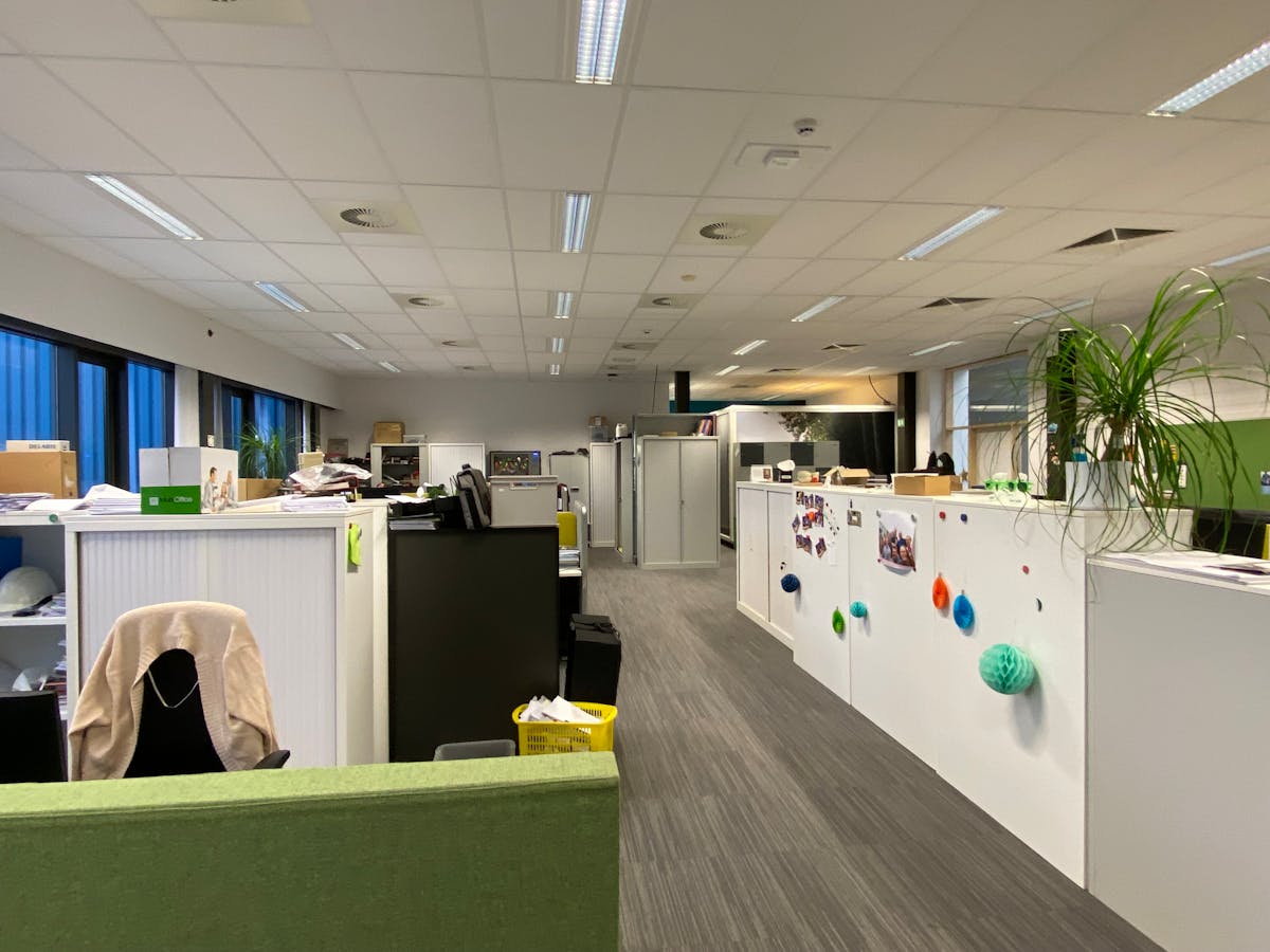 Kantoorgebouw op centrale ligging te Roeselare - foto 4