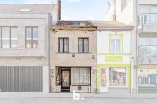 Deze uiterst centraal gelegen woning met commerciële mogelijkheden bevindt zich op wandelafstand van het stadscentrum, in een straat met...