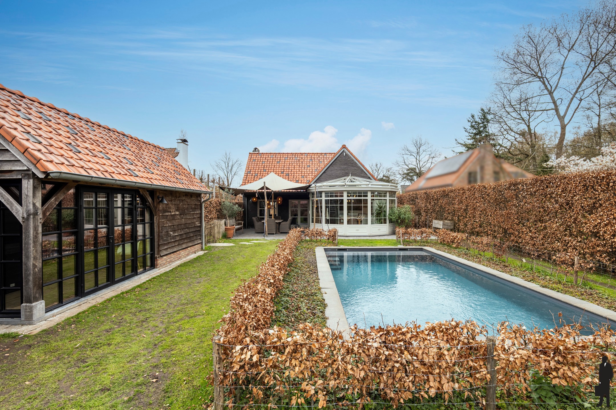 Instapklare woning met bijgebouw, zwembad en zuidtuin! - foto 1