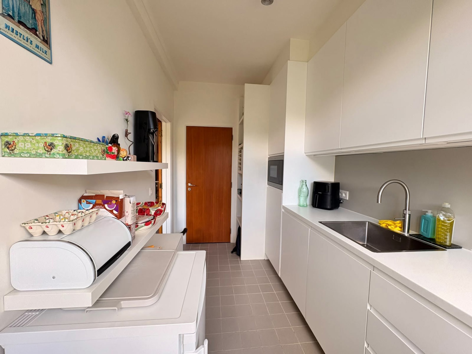 Gerenoveerd appartement met drie slaapkamers tegenover park. - foto 4