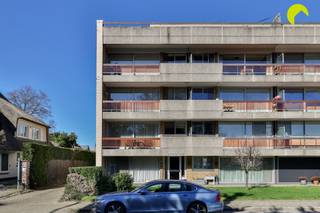 Op de grens van Boechout en Hove bieden wij u dit te renoveren appartement (88m²) met 2 slaapkamers aan. Inclusief in de prijs een...