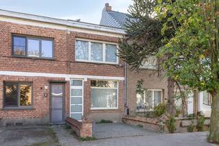 Deze gezellige woning in de Europastraat 15, Puurs-Sint-Amands combineert een centrale ligging met een verzorgde afwerking. Het huis dateert uit...