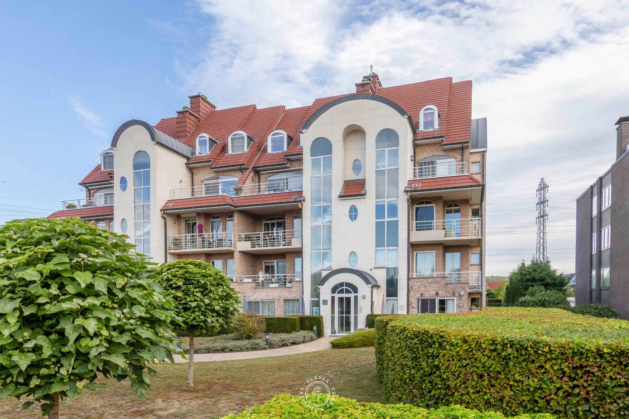 Imposant duplexappartement met een zee aan ruimte - foto 1