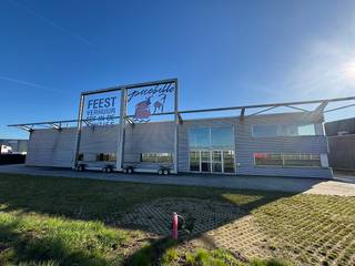 Langs de Rijksweg te Roeselare met een grote zichtbaarheid bevindt zich dit bedrijfsgebouw te koop bestaande uit een magazijn/loods/werkplaats van...