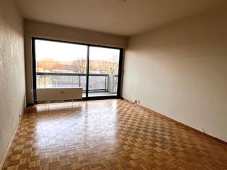 Inkomhall met ingebouwde kast; afzonderlijke WC; living; ingerichte keuken; badkamer met ligbad, lavabo en bidet; slaapkamer; terras;Kelder nr...