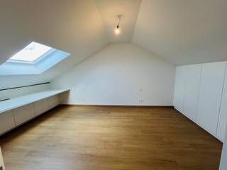 In het hart van Vleteren, in het prachtig gerenoveerde voormalige gemeentehuis bevindt zich dit uitzonderlijke appartement.Het appartement is...