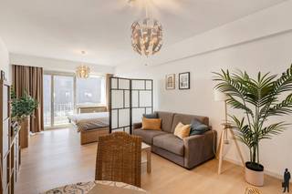 Op de zesde en hoogste verdieping bevindt zich deze instapklare studio van ca. 45 m². Dankzij de hoge ligging geniet u hier van veel lichtinval,...