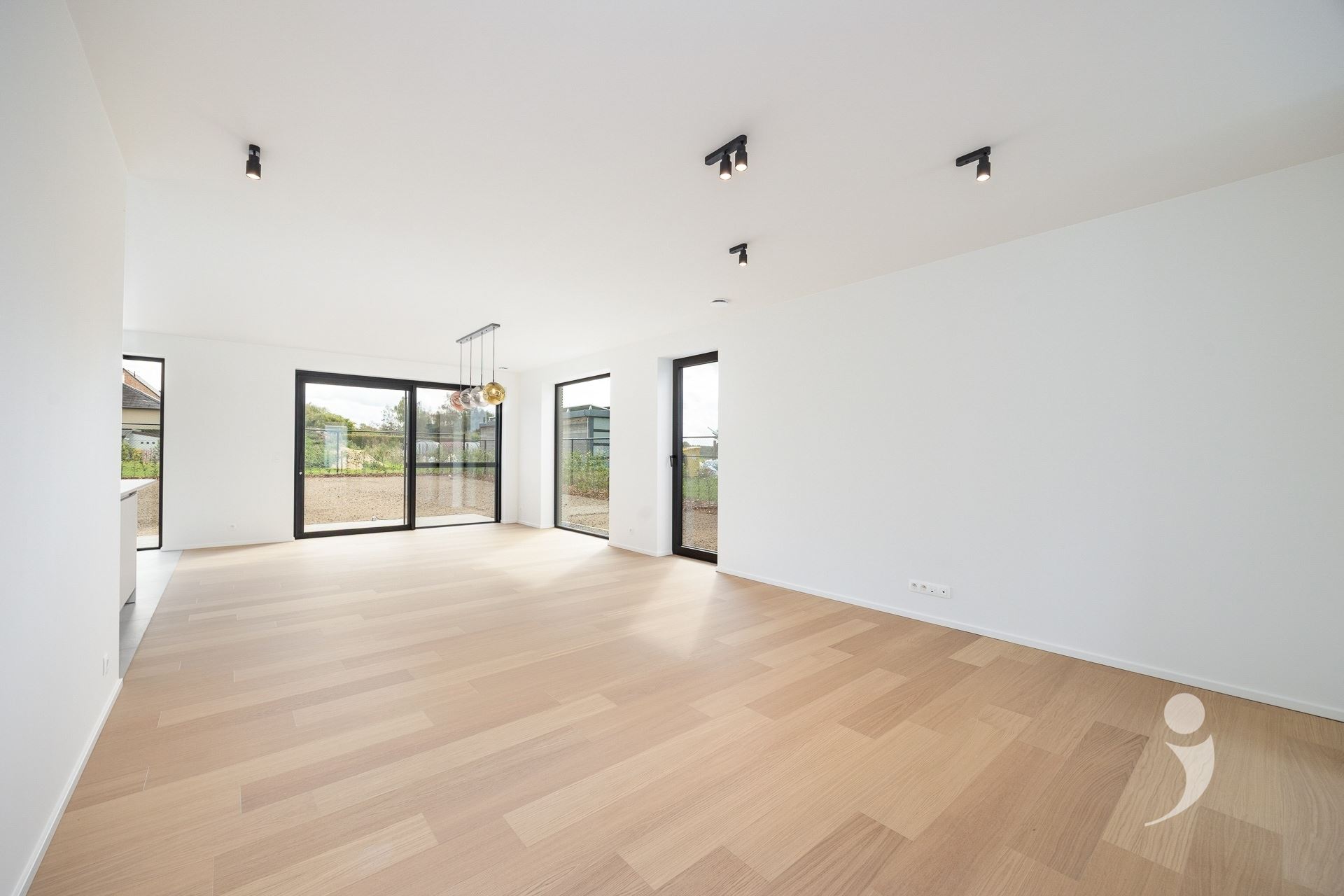 Nieuwbouwwoning met 4 slaapkamers en twee badkamers! - foto 5