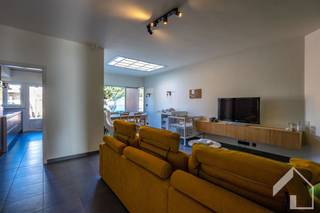 <p><span>Charming, move-in-ready family home with a garden and 3 spacious bedrooms</span></p><p><span> </span></p><p><span>The home is located in a quiet residential neighborhood on a one-way street. It’s peaceful yet centrally located, with many amenities—including public transportation, shops, schools, and daycare centers—within walking distance. </span></p><p><span> </span></p><p><span>We enter the home through a bright entryway with access to the garage, the basement, a guest bathroom, and the living area. The garage is ideal for storing bicycles and housing the washer and dryer. Through the spacious living area, we enter a practical kitchen with additional storage and access to the garden and terrace. In this west-facing city garden, you can truly unwind. </span></p><p><span>On the first floor, there are two large bedrooms, one of which is currently used as a gym. There is also a spacious bathroom with a tub/shower, toilet, and a double sink. Continuing on to the second floor, you’ll first pass a handy desk unit before entering the master suite—a beautiful bedroom with built-in closets and an open bathroom featuring a walk-in shower. </span></p><p><span> </span></p><p><span>Additional e's:</span></p><p><span>- EPC rating C - no renovation obligation applies</span></p><p><span>- Spacious basement with central heating system</span></p><p><span>- PVC double-glazed windows</span></p><p><span>- Electrical system compliant with AREI standards </span></p><p><span>- Water softener</span></p><p><span>- No measures listed on the Flemish Enforcement Platform</span></p><p><span>- Move-in ready</span></p><p><span> </span></p><p><span>Looking for a move-in ready, energy-efficient family home in a great location? We’d be happy to show you around.</span></p><p><span>You can also contact us for a valuation of your own home.</span></p><p><span> </span></p><p><span>Contact immo Matrix-Kolum for more information and to schedule your visit.</span></p><p><span> </span></p><p><span> </span></p><p><span> </span></p><p><span> </span></p>