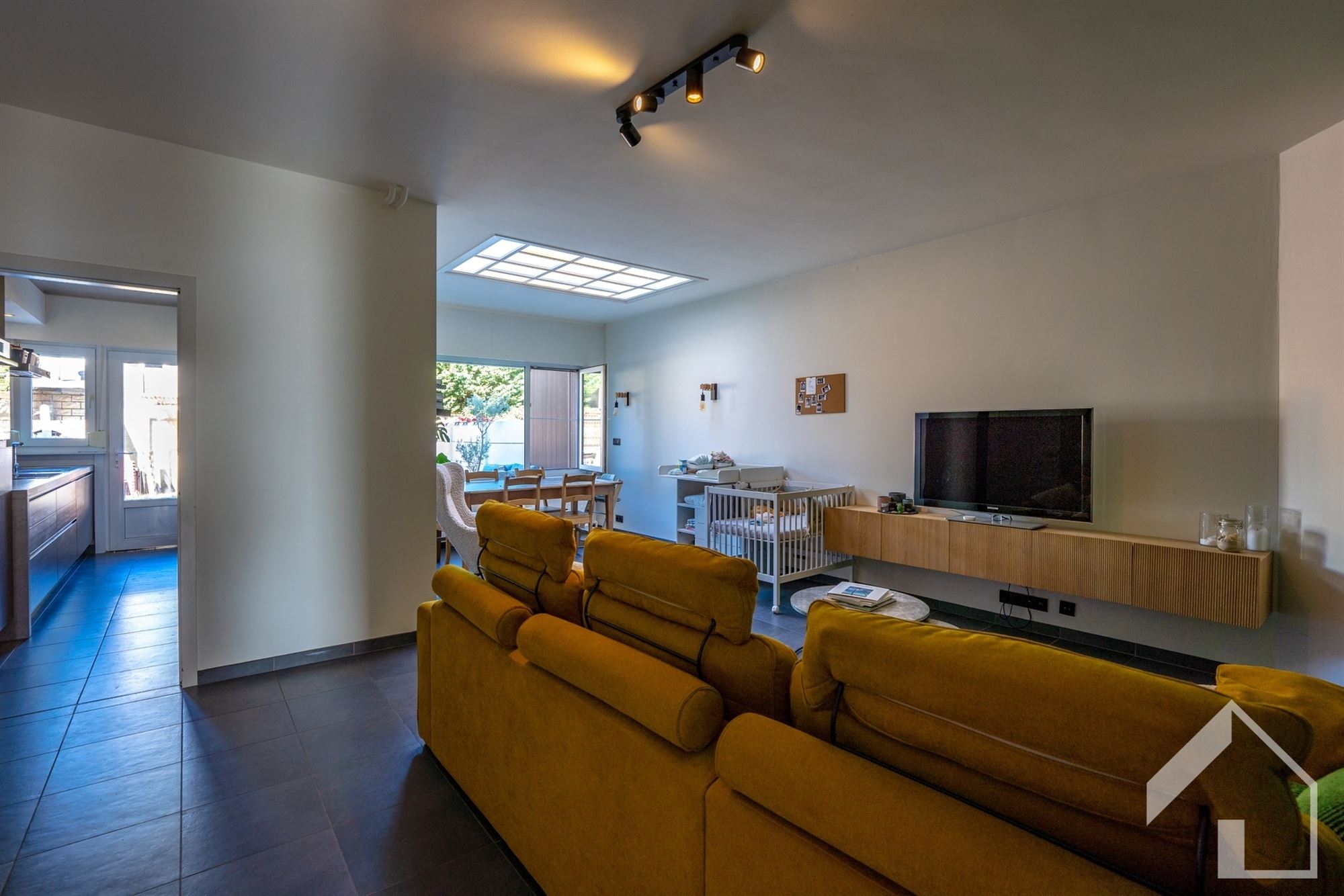 House - photo 2