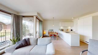 <p><strong>Gemeubeld appartement met mooie terrassen en frontaal Scheldezicht gelegen aan het Eilandje.</strong> <br /><br />Residentie Liberty Poort werd ontworpen door de Vlaamse architect Bob Van Reeth en is gelegen naast het Red Star Line Museum op het trendy Eilandje.<br /><br />Indeling: Inkomhal welke toegang geeft tot een zonnige leefruimte aan de voorzijde met frontaal scheldezicht. Vanuit de leefruimte toegang tot een mooi ZW gericht terras met zicht op de Schelde. Een volledig ingerichte keuken voorzien van de gebruikelijke toestellen met aansluitend een berging met was- en droogautomaat.<br /><br />Nachthal waarop uitkomen: 2 slaapkamers, een geïnstalleerde badkamer met douche in ligbad en een separaat toilet. Vanuit de slaapkamers toegang tot een ruim ZO gericht terras van ca. 15 m2.<br /><br />Een ondergrondse autostaanplaats met nr 29 op -1 is te huren in combinatie met het appartement voor 125 euro per maand. <br /><br />Een kelderberging met nr 44 op -2 en fietsenberging is inbegrepen in de huurprijs. <br /><br />De gemeenschappelijke kosten bedragen 125 euro per maand. <br /><br /><strong>Extra:</strong> <br />- Autostaanplaats en kelderberging aanwezig<br />- Recent gebouw<br />- Energiezuinig</p>
<p></p>
<p></p>