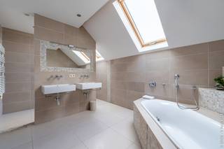 Gelegen in het hart van de Coteaux-wijngaard in Villers-la-Ville maakt deze kamer van 37 m² op de eerste verdieping deel uit van een...