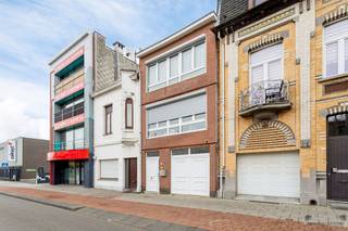 Centraal gelegen meergezinswoning bestaande uit 3 appartementen Dit eigendom is centraal gelegen vlakbij verschillende winkels, scholen, invalswegen...