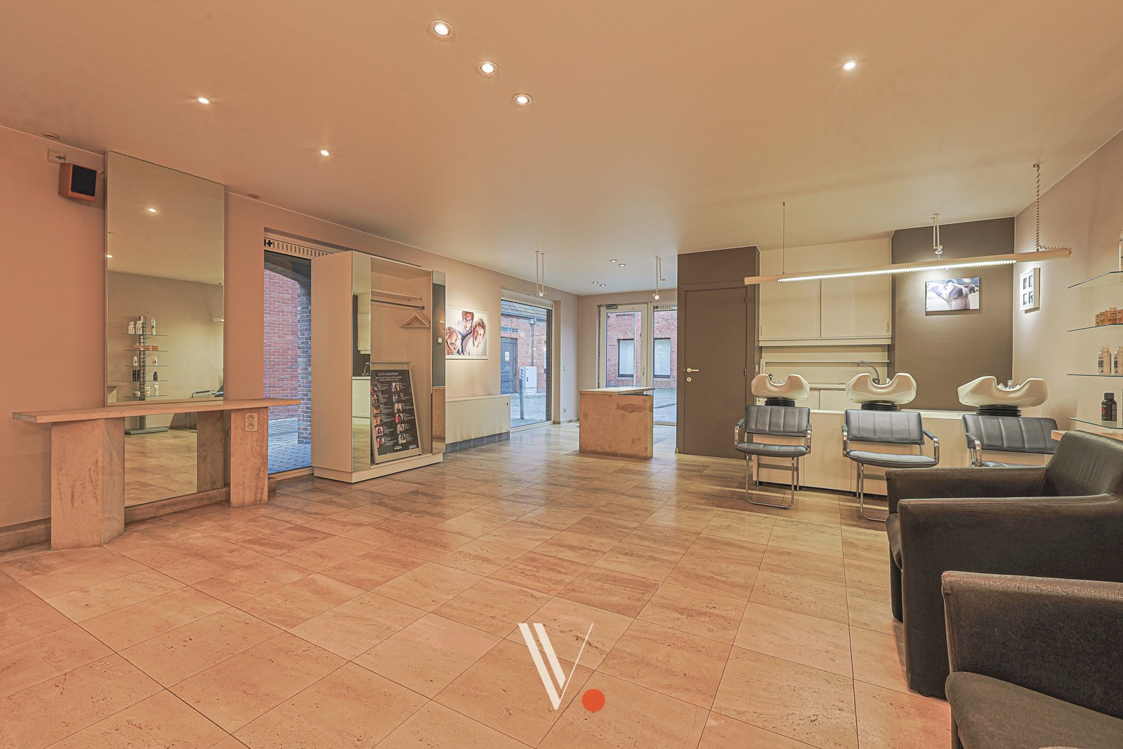 Handelsgelijkvloers met zeer commerciële ligging - foto 4