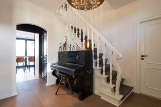 Charmante, gerenoveerde villa met 4 slaapkamers op een ruim perceel van 1.389 m²Deze charmante en smaakvol gerenoveerde woning bevindt zich op een...