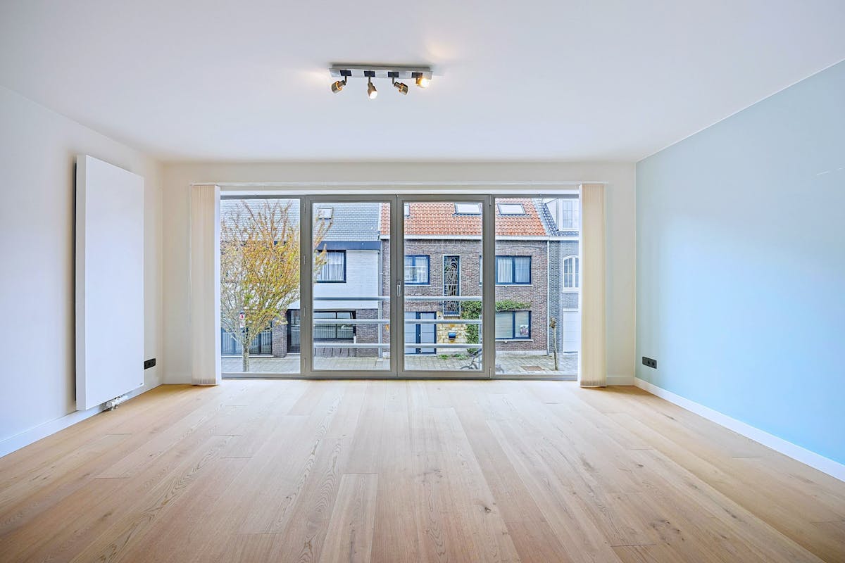 Instapklare bel-etage met 3 slaapkamers en zonnige tuin in hartje Eeklo - foto 4