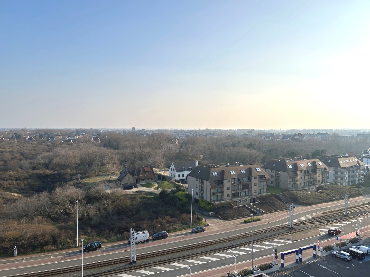 Gerenoveerde studio op het 10de verdiep met prachtig zicht op het hinterland. - foto 2