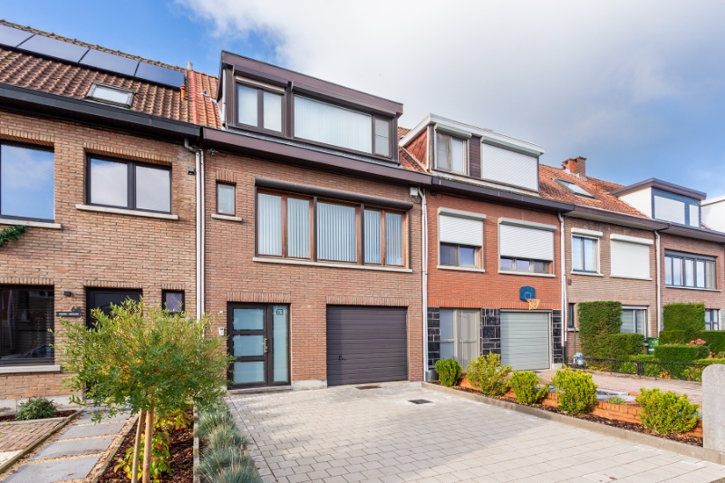 Ruime woning op toplocatie, mooie tuin, instapklaar! - foto 1