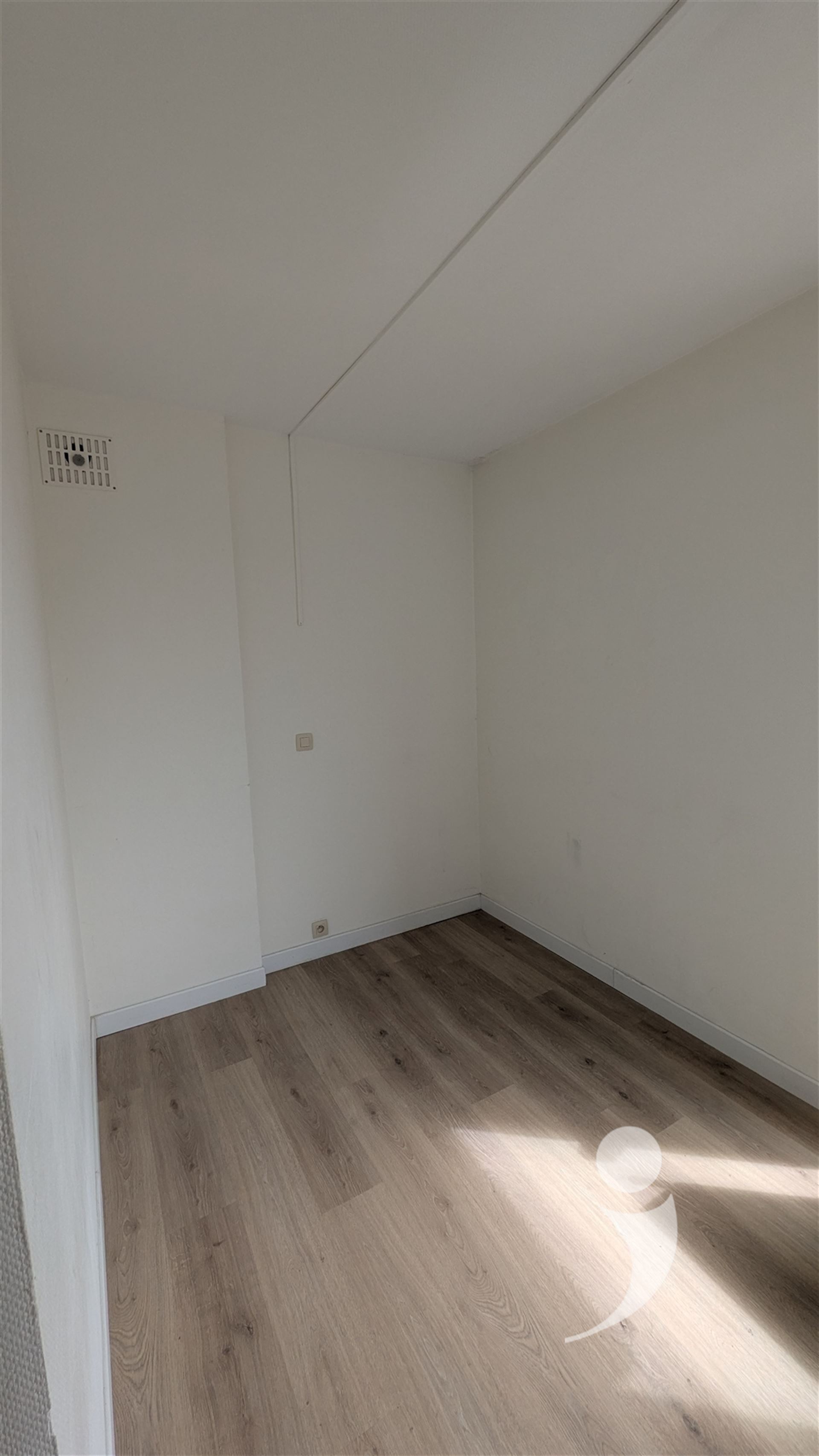 Ongemeubelde studio met groot terras - foto 5