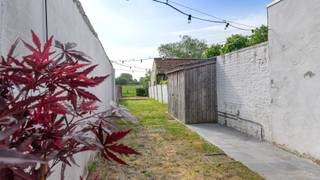Zeer mooie en moderne woning, genietend van prachtige zichten op de achterliggende Polders van Damme. Rustige locatie op nog geen 10 minuten...