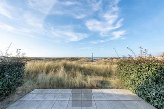 An exceptional open-plan apartment in the prestigious The Sanctuary residence, situated right on the beachfront at Groenendijk in Oostduinkerke,...