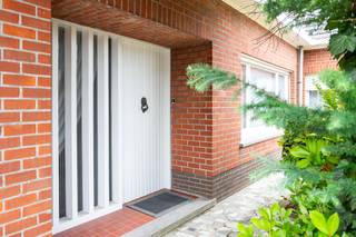 Harelbeke: Halfopen woning gelegen in een rustige wijk.Deze te renoveren woning gelegen in een rustige wijk, biedt een ideale thuis voor gezinnen die...