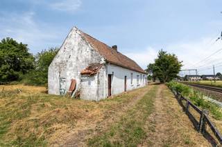 Unieke bouwkans op 3.433 m² in het hart van Zulte!  * Bijzondere ligging in de tweede bouwzone, met een bestaande woning die je naar eigen wens kan...