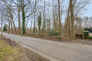Deze bouwgrond voor open bebouwing is gelegen in de rustige bosrijke villabuurt op de Bosstraat te Lanaken!Ze is gelegen op een toplocatie vlakbij...