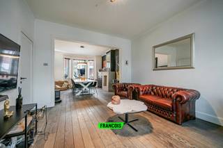 Ontdek wat deze gerenoveerde herenwoning in Kortrijk (Bissegem) met 5 kamers allemaal te bieden heeft!De hoge inkomhal met prachtige deuren neemt je...