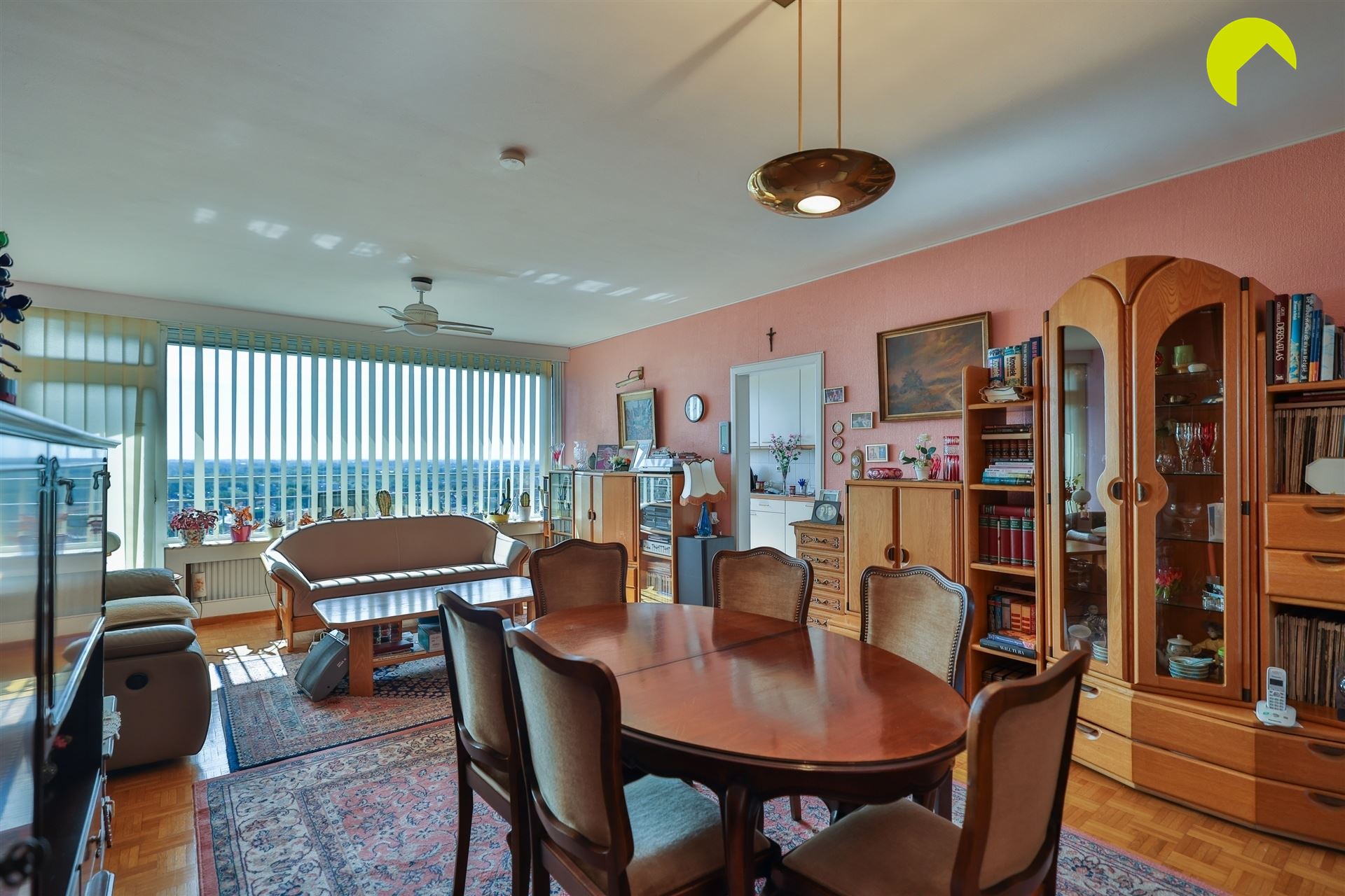 Twee-slaapkamerappartement met 2 terrassen en weids uitzicht in het centrum van Wilrijk! - foto 2