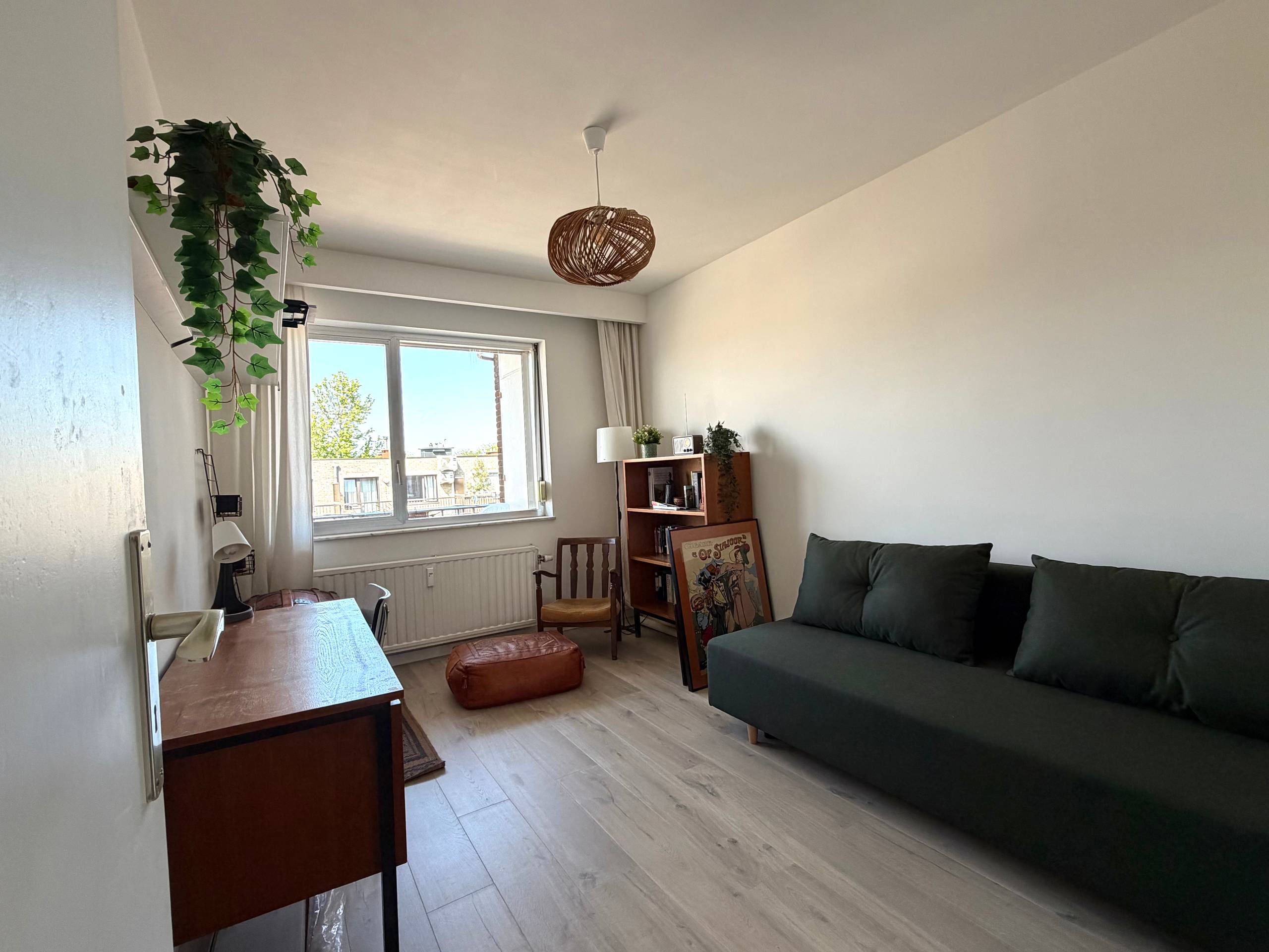 Ruim en gemeubeld 2-slpk app met terras en garagebox - foto 5