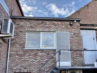 Handelszaak van 70 m² aan de Aarschotsesteenweg te Vissenaken met ruime parking voor de deur.De handelszaak bestaat uit een commerciële ruimte,...