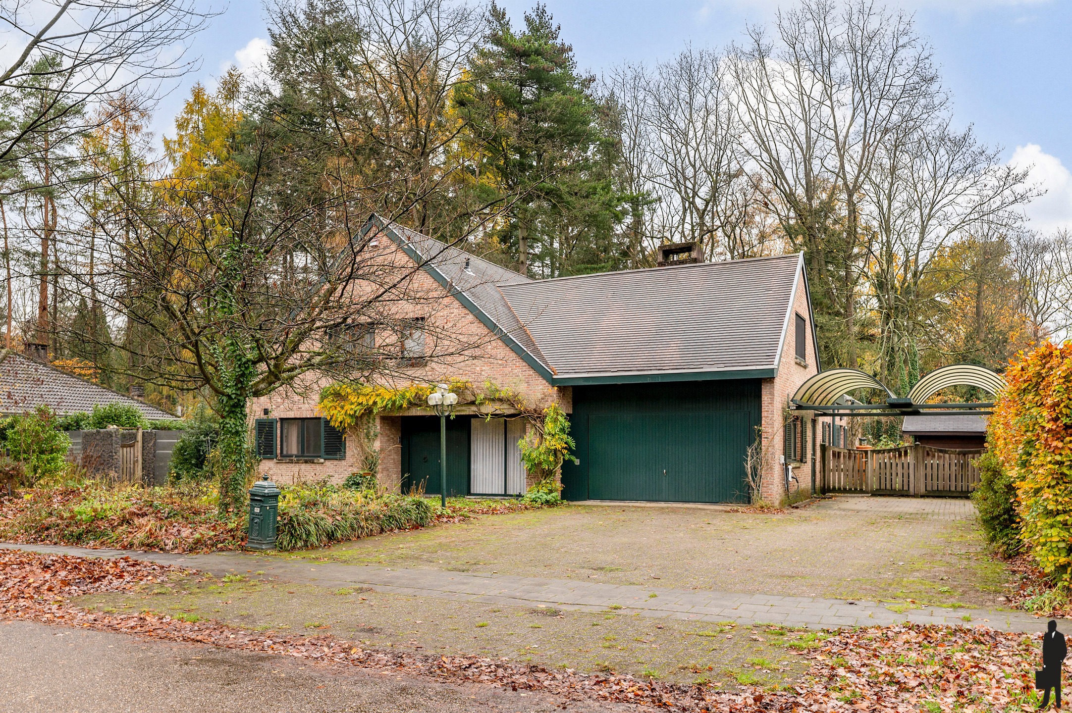 Residentieel gelegen te renoveren villa op ca. 2415m². - foto 1