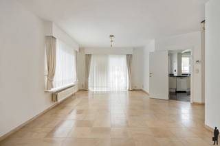 Dit ruime appartement is gelegen in de gegeerde en groene wijk Elsdonk in Wilrijk. Een rustige, residentiële omgeving met scholen, winkels en...