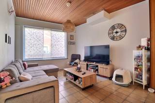 Indeling:inkomhal, woonkamer met open keuken, badkamer, véranda, toilet, garage, tuin met terras3 slaapkamers en zolderTroeven * 3 slaapkamers *...