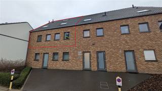 Ruim 3 slaapkamer appartement op 1e verdieping met centrale ligging. Vlakbij Leuven, dichtbij autosnelwegen (E314 - E40) en op wandelafstand van...