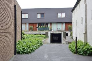 <p><span>GENT - Krijgsgasthuisstraat 15: Ben je op zoek naar een ondergrondse autostaanplaats te huur in Gent? Dan is dit mogelijk iets voor jou.</span></p><p><span> </span></p><p><span>De troeven in een notendop:</span></p><ul><li><span>Dichtbij Ekkergem, Coupure en Nieuwewandeling</span></li><li><span>Gelegen in een nieuwbouw residentie</span></li><li><span>Ondergronds en veilig</span></li></ul><p><span> </span></p><p><span>Huurprijs: € 85/maand. </span></p><p><span>Beschikbaar vanaf: 10/06/2026.</span></p>