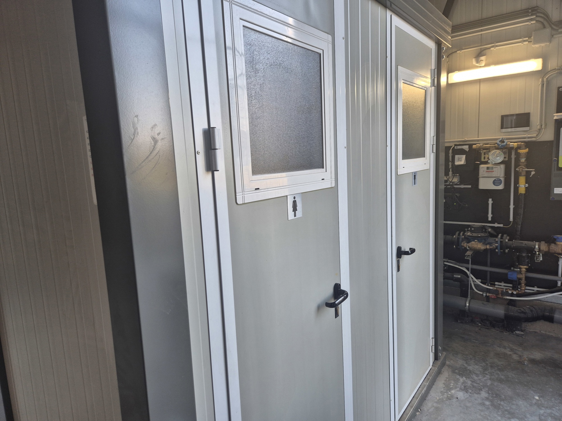 TE HUUR: bedrijfsgebouw van 916m² te Bilzen - foto 4