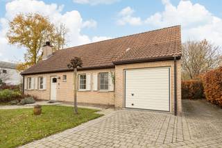 Welkom in deze charmante woning gelegen in het rustige Keerbergen! Dit aangename gezinshuis biedt u het perfecte evenwicht tussen comfort en ruimte...
