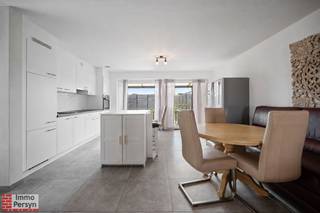 Zoek je een eigentijdse en volledig instapklare woning ?<br />Welkom in deze recente woning (bouwjaar 2020) gelegen in de Akkerstraat te Leopoldsburg. Je bevindt je op een boogscheut van het centrum met scholen, winkels en het openbaar vervoer binnen handbereik. Doordat de woning recent gebouwd is, verkeert het pand in een zeer goede staat; renovatiewerken zijn dus absoluut niet aan de orde en je kan hier meteen jouw nieuwe thuis van maken.<br /><br />Energiezuinig wonen staat hier absoluut centraal. Dankzij een indrukwekkend energielabel A, een conforme elektrische installatie en ventilatie ben je verzekerd van lage energiekosten en een hoog wooncomfort. Er is een regenwaterput aanwezig en er wordt verwarmd met aardgas. De woning is gelegen op een onderhoudsvriendelijk perceel, voorzien van een oprit/ staanplaats voor het huis en een gezellige achtertuin met een overdekt terras. <br /><br /><u><strong>INDELING:</strong></u><br /><strong>Gelijkvloers:</strong> inkomhal, gastentoilet, zithoek, leefruimte met open keuken, berging/wasplaats, garage<br /><strong>1ste verdieping</strong>: nachthal, apart toilet, badkamer, 3 slaapkamers, dressing<br /><strong>Tuin:</strong> terras, achtertuin<br /><br />Ervaar zelf de vele voordelen van deze woning tijdens een persoonlijke rondleiding.<br />Maak vandaag nog je afspraak.<br />Mail naar info@immopersyn.be of bel 013 444 008.<br />