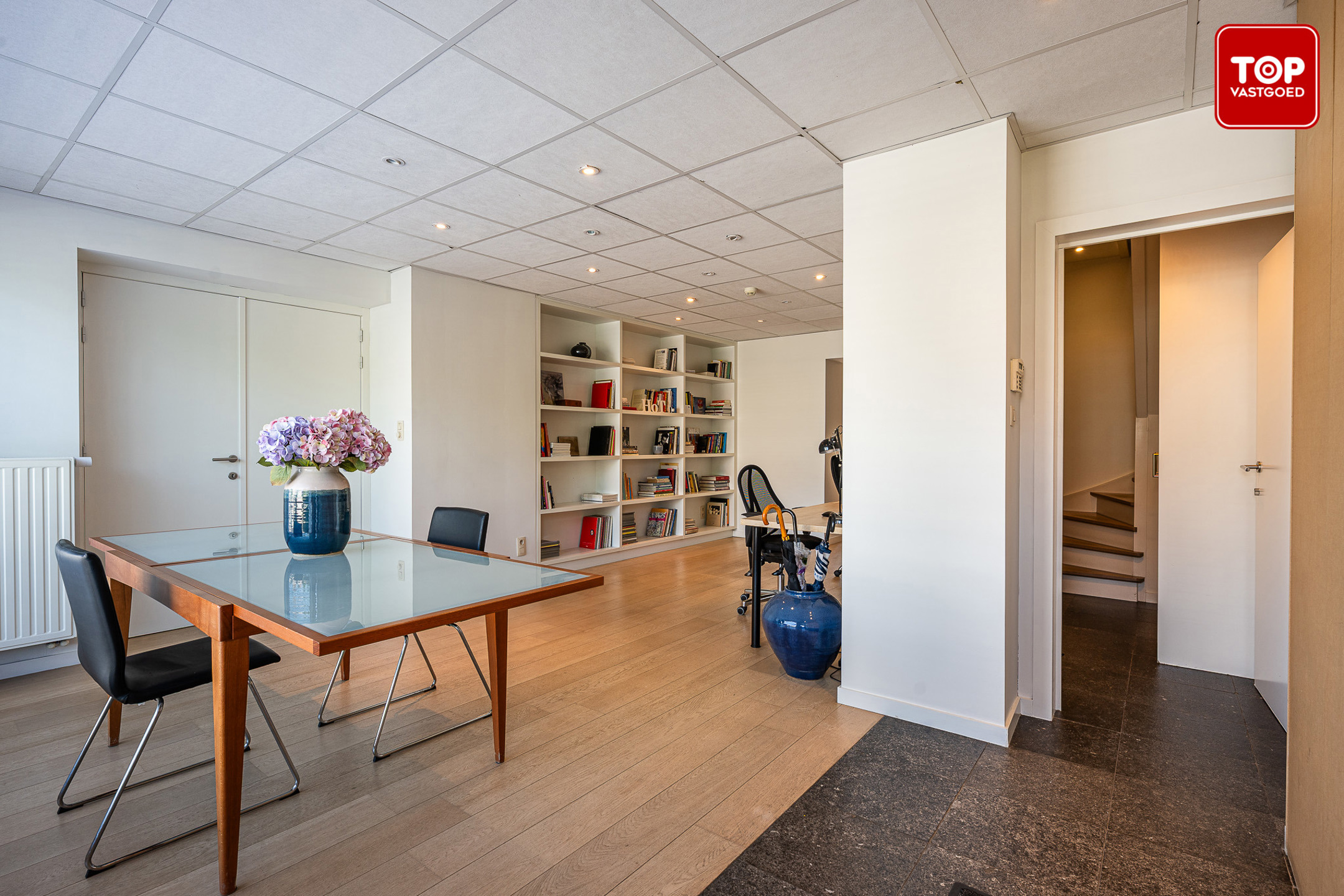 Instapklare combinatie van handelsgelijkvloers en bel-etagewoning op een uiterst gunstige locatie. - foto 4