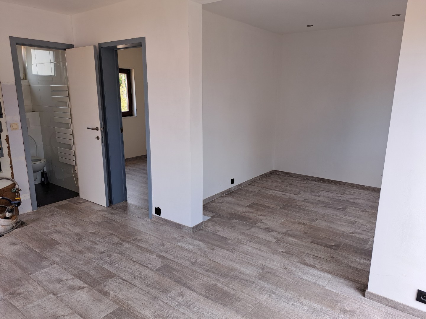 Moderne vakantiewoning met ruim zonnig terras. - foto 5