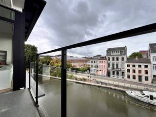 Prachtig zeer ruim 3 slaapkamer appartement in hartje Gent, met zicht op de Leie.Dit fantastisch volledig vernieuwd appartement ligt op de 3e...