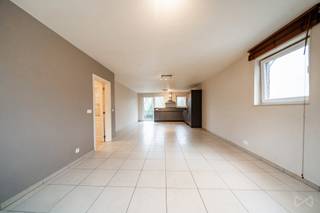 Gelegen in Corroy-le-Grand biedt dit appartement met twee slaapkamers een bewoonbare oppervlakte van ongeveer 73 m² en maakt het deel uit van een...