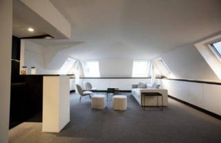 Moderne en comfortabele kantoorruimte, ideaal gelegen naast de Congreskolom, tussen het Centraal Station en de Botanische Tuinen.Talrijke...